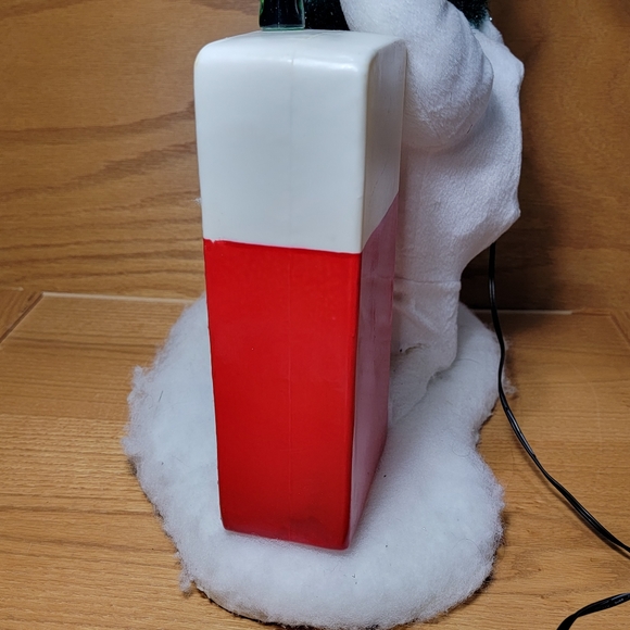 Vintage Coca-Cola Fiber Optic Polar Bear with Coke Soda Machine Christmas Decor. - Picture 5 of 16